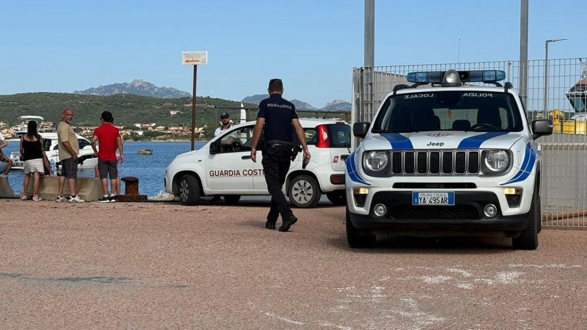 Peschereccio in mare al largo della Sardegna