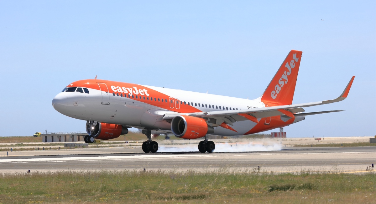 200 nel mio bagaglio panico a bordo dell8217easyjet atterraggio d8217emergenza in italia da Tvzap.it 200 nel mio bagaglio panico a bordo dell8217easyjet atterraggio d8217emergenza in italia