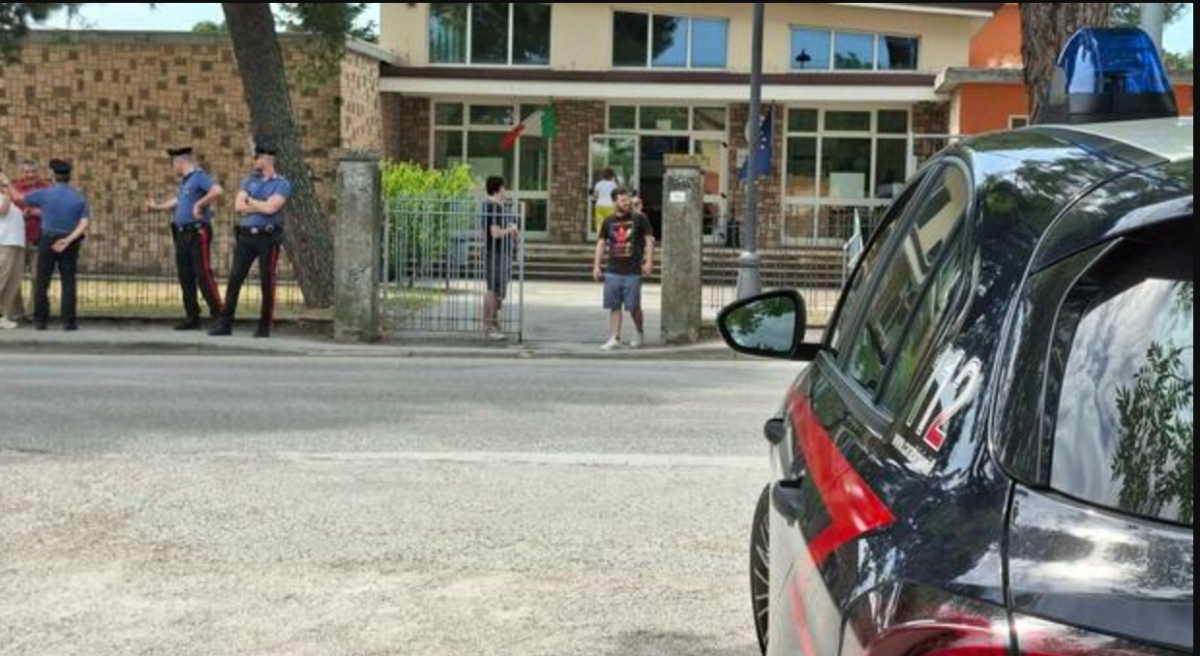 italia allarme bomba a scuola evacuati centinaia di studenti da Tvzap.it italia allarme bomba a scuola evacuati centinaia di studenti