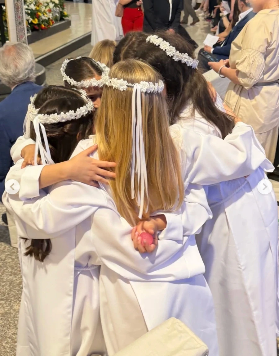 Dettagli della festa per la comunione di Isabel condivisi da Ilary Blasi