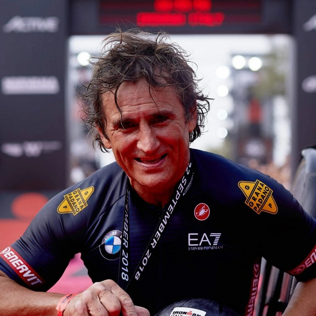 Ritratto di Alex Zanardi in una foto diffusa negli anni