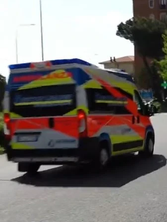 Ambulanza intervenuta sul luogo dell’incidente in autostrada