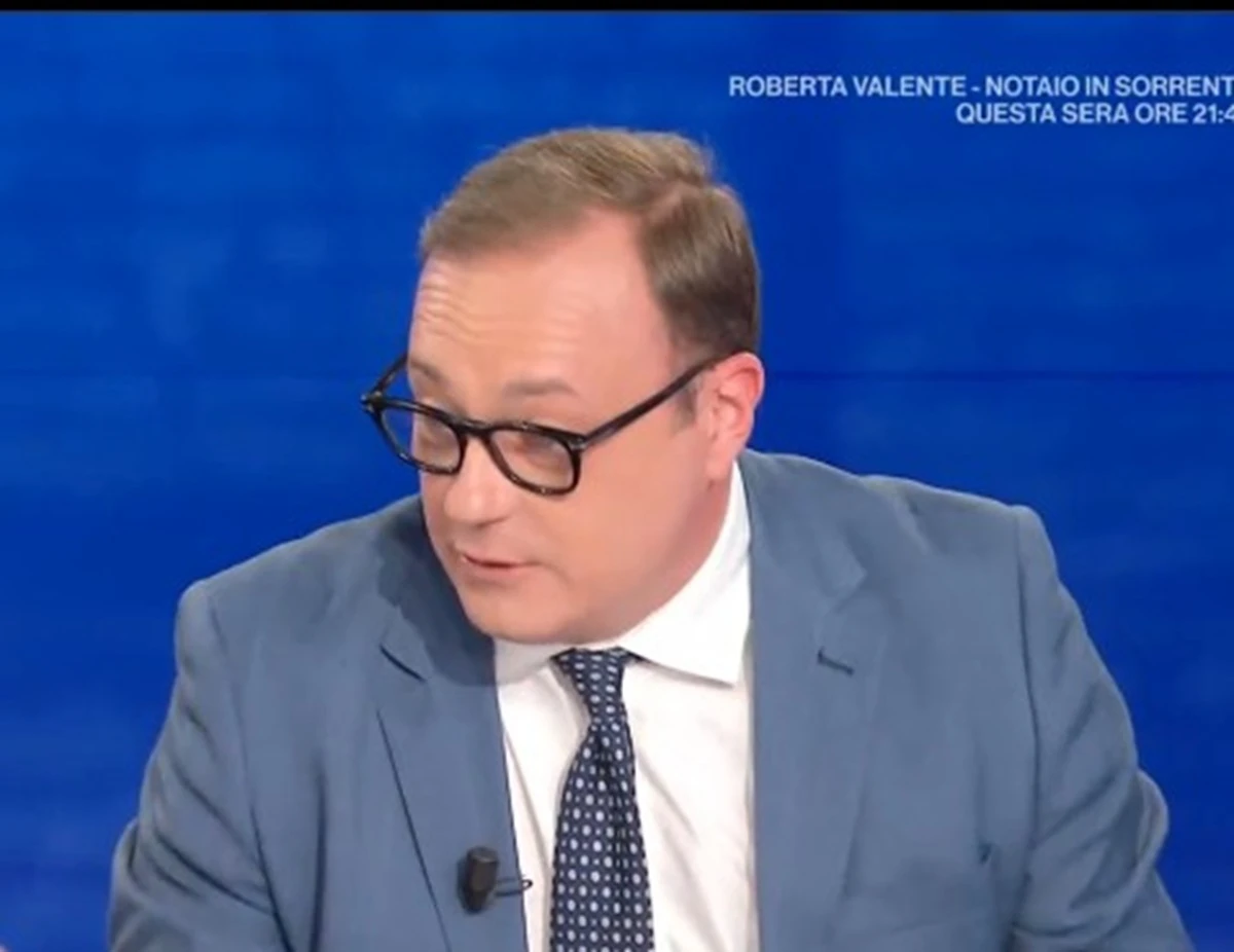 Tommaso Cerno durante l'intervento in televisione