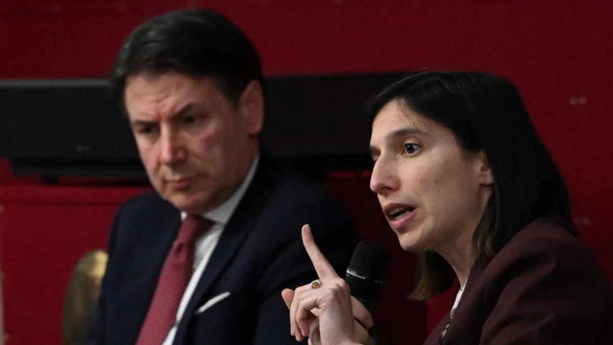 Giuseppe Conte ed Elly Schlein insieme in una foto