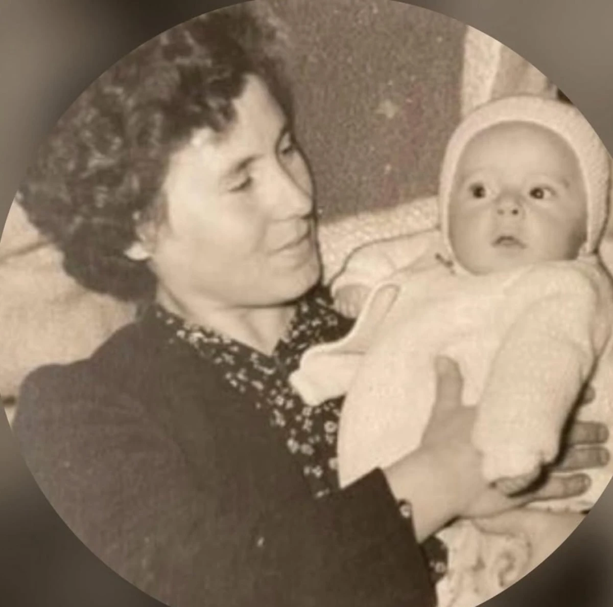 Il cantante annuncia sui social la morte della madre Irene