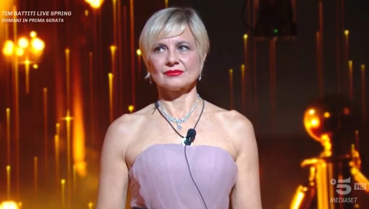 Alessandra Mussolini durante la finale del Grande Fratello Vip 8