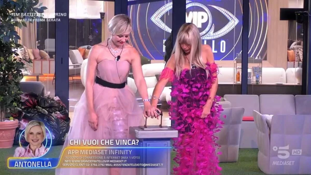 Finale del Grande Fratello Vip 8 in studio con Antonella Elia e Alessandra Mussolini