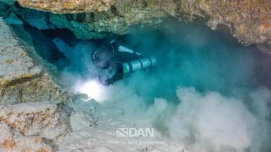 Grotta Kandu alle Maldive: immagine dell'area e del contesto delle operazioni di soccorso
