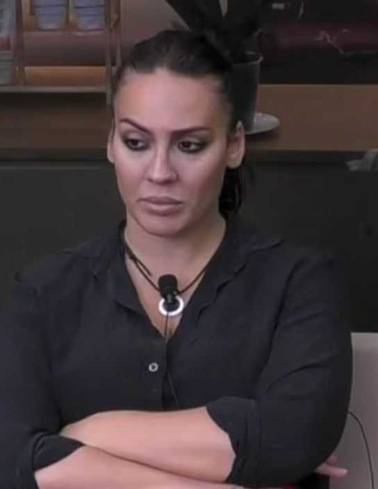 Grande Fratello Vip, Francesca Manzini si isola dal gruppo: lo sfogo dopo gli attacchi ricevuti