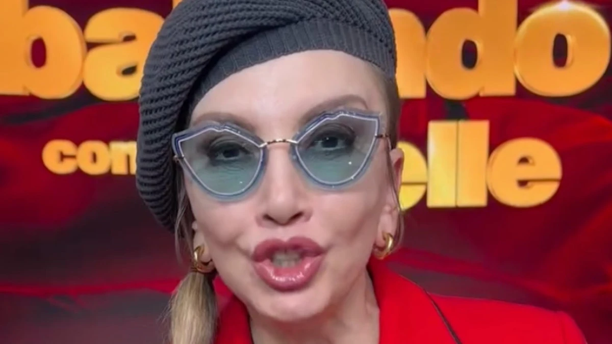 “Non solo Selvaggia Lucarelli”. Ballando con le stelle, rivoluzione nella giuria: chi esce, chi entra