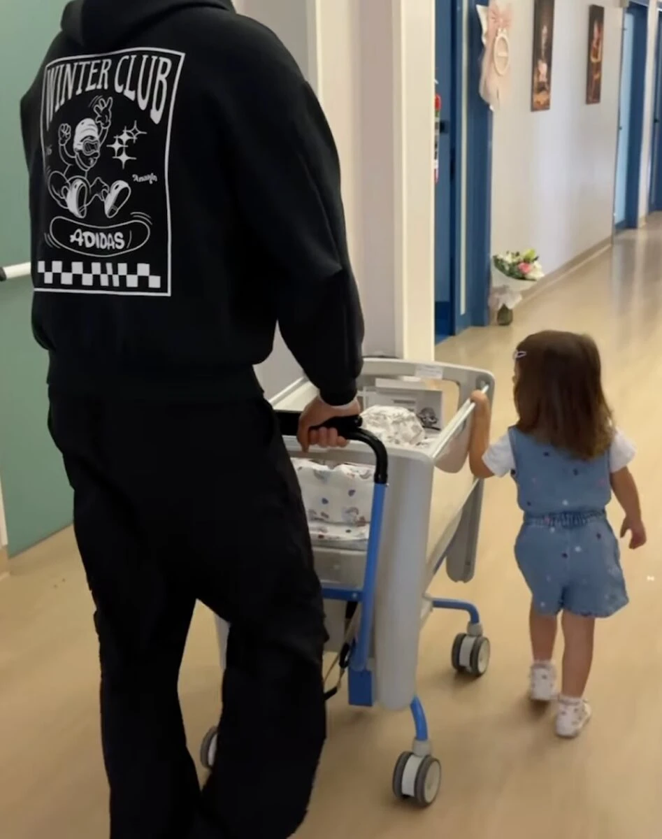 Foto social della neonata di Natalia Paragoni e Andrea Zelletta