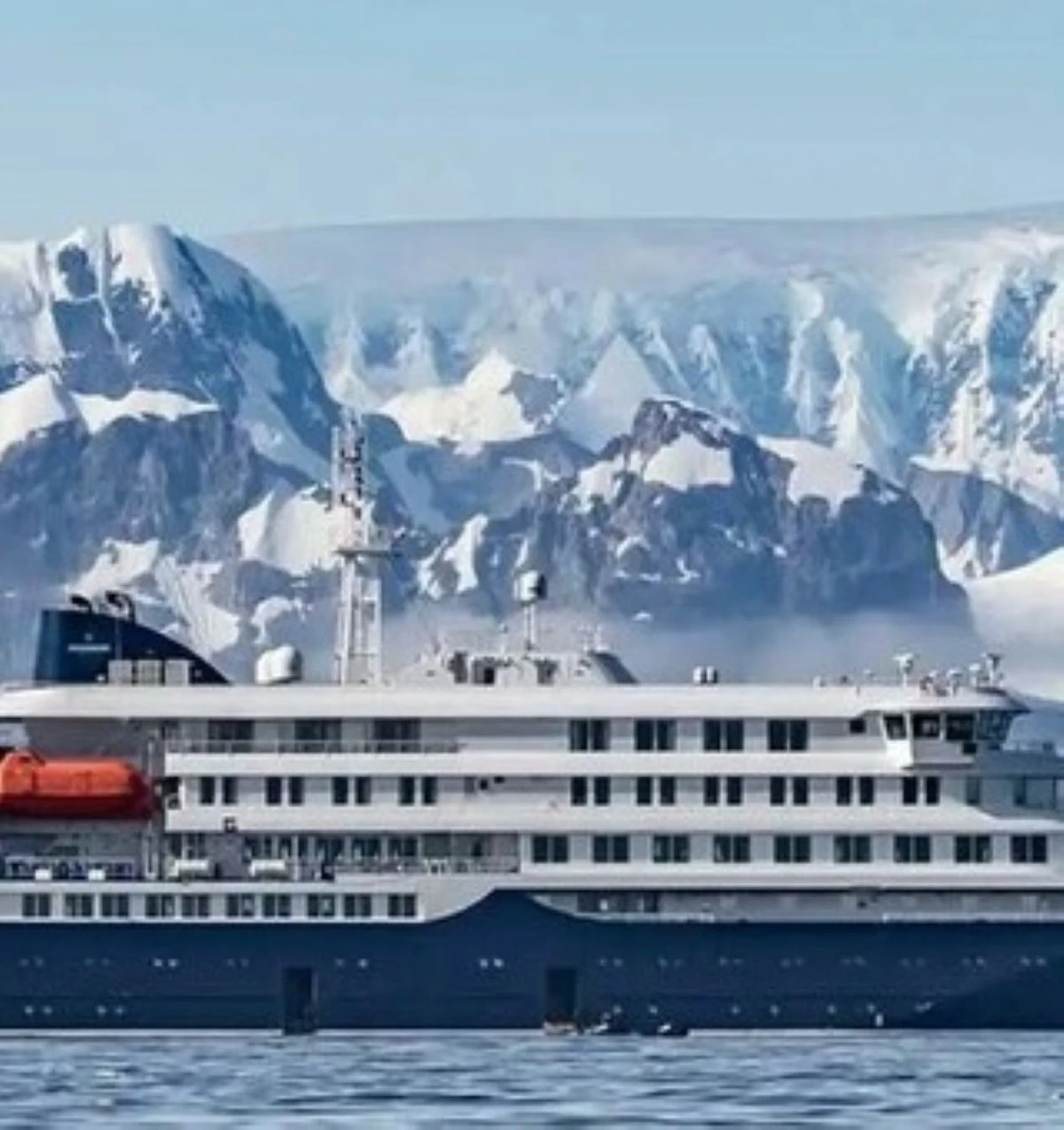 Nave da crociera MV Hondius al centro dell’emergenza sanitaria per focolaio di sindrome respiratoria acuta