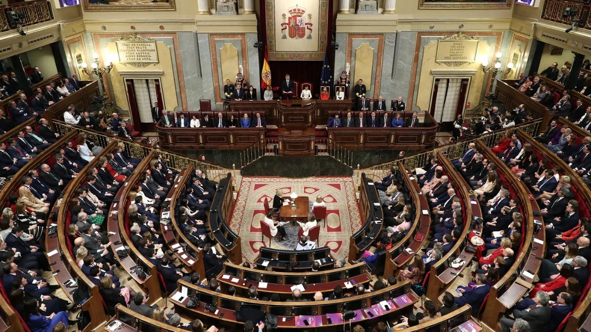 perquisita la sede centrale del partito terremoto politico succede adesso da Tvzap.it perquisita la sede centrale del partito terremoto politico succede adesso