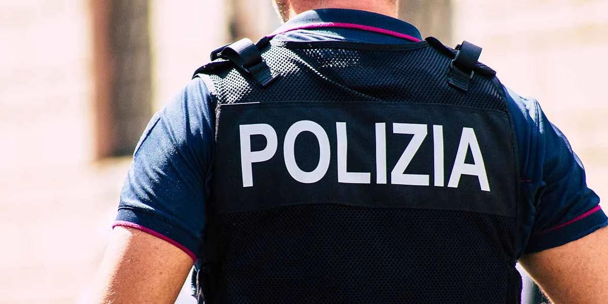 Auto della Polizia di Stato intervenuta sul posto