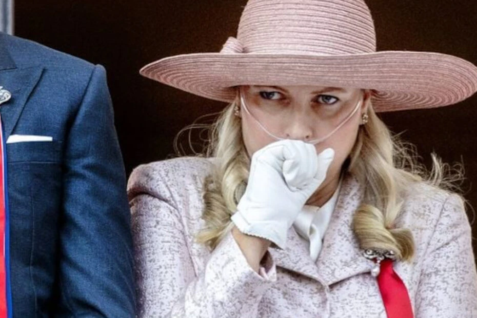 Mette-Marit durante un'uscita istituzionale: la principessa ha ridotto gli impegni ufficiali