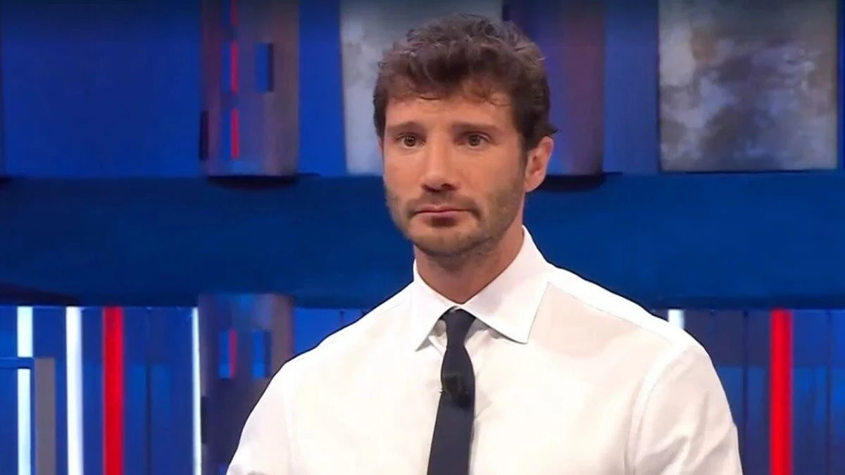 ho denunciato tutto guai per affari tuoi e stefano de martino scoppia forte il caso l8217annuncio della concorrente da Tvzap.it ho denunciato tutto guai per affari tuoi e stefano de martino scoppia forte il caso l8217annuncio della concorrente