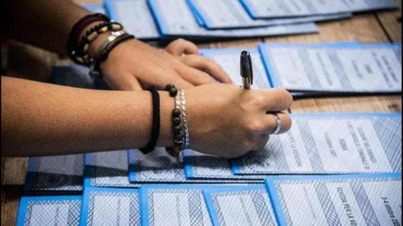 Spoglio dei voti: schede e verbali durante i ballottaggi