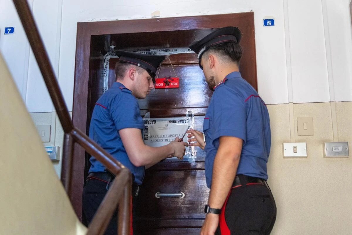 Intervento dei soccorsi e delle forze dell’ordine nello stabile di via Giustino Villani a Ferrara