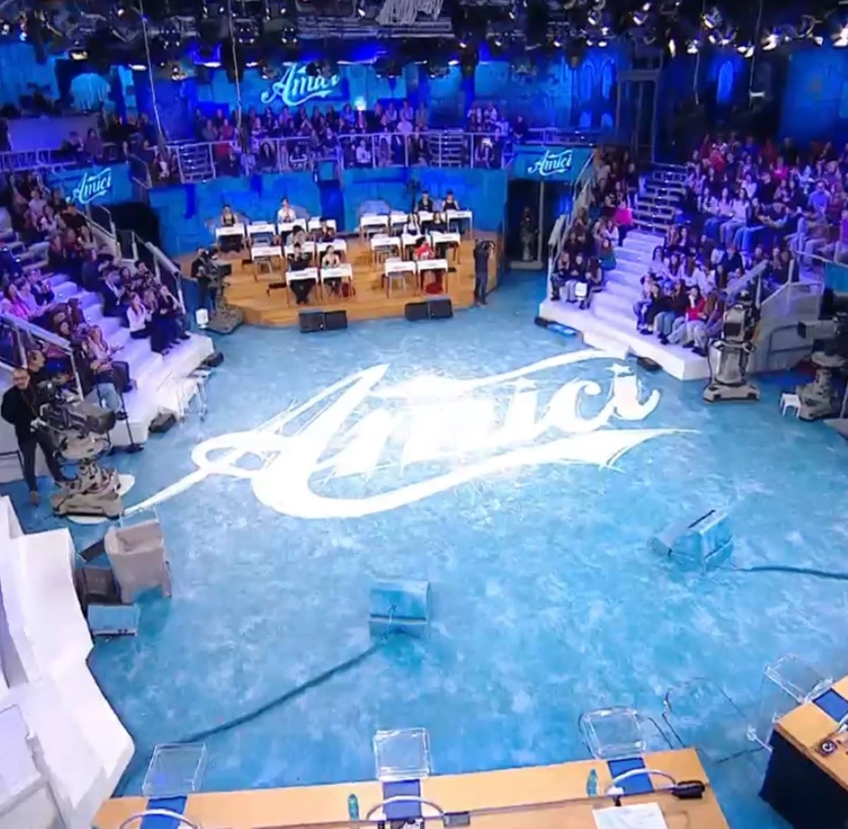 Allievi di Amici durante una puntata del programma