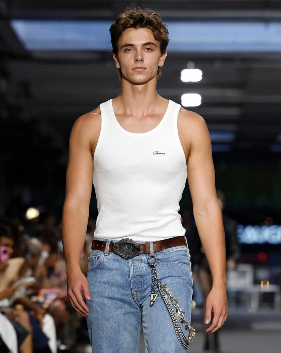 Jayden James Federline durante la sfilata Vetements a Parigi