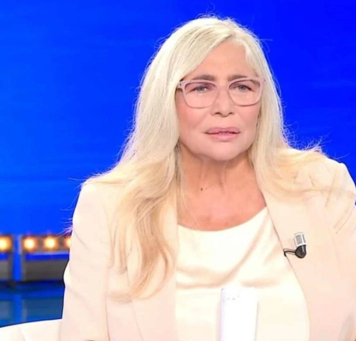 Mara Venier in studio durante la puntata di chiusura di Domenica In