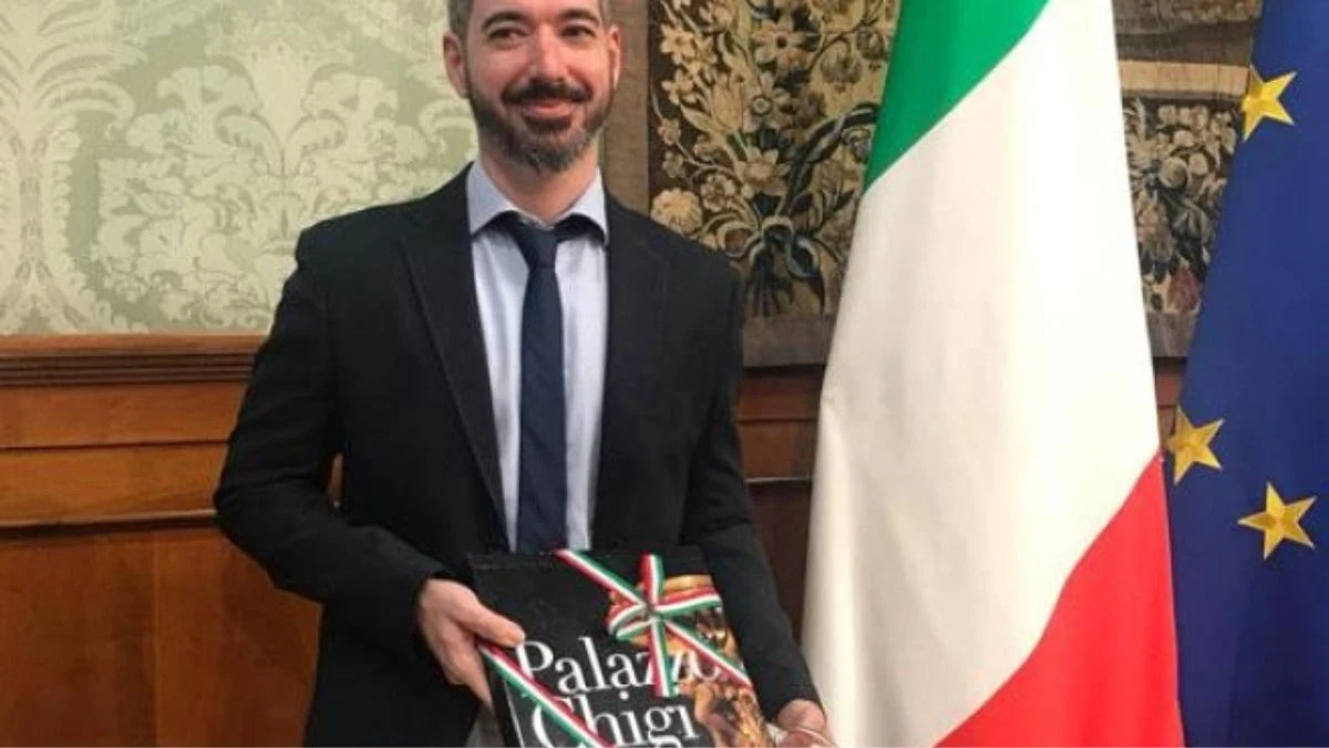 Matteo Fantuzzi durante una presentazione pubblica