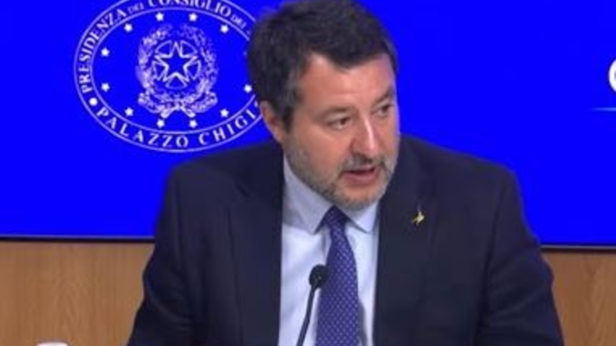 salvini e la festa del 2 giugno scoppia la polemica sul ministro da Tvzap.it salvini e la festa del 2 giugno scoppia la polemica sul ministro