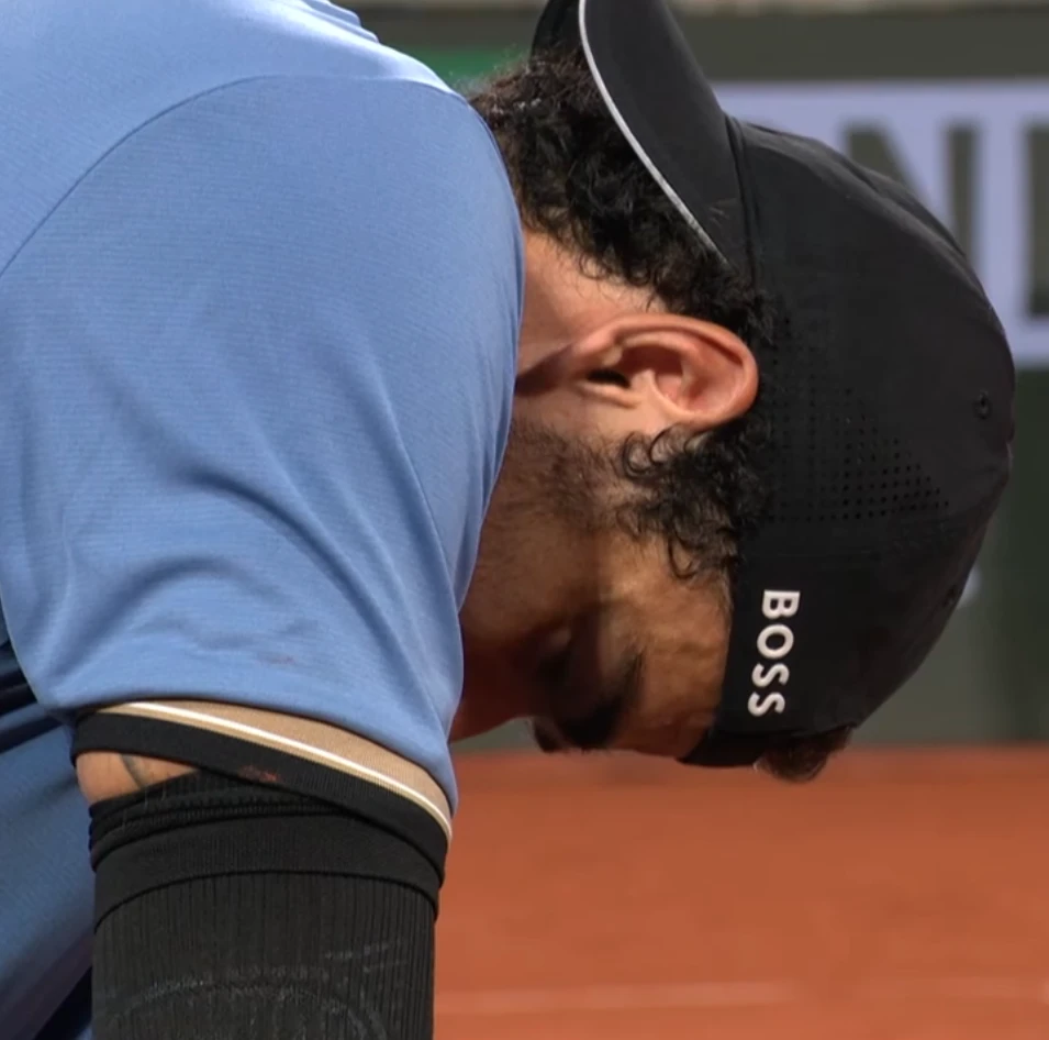 Immagine di Matteo Berrettini durante il torneo di Parigi