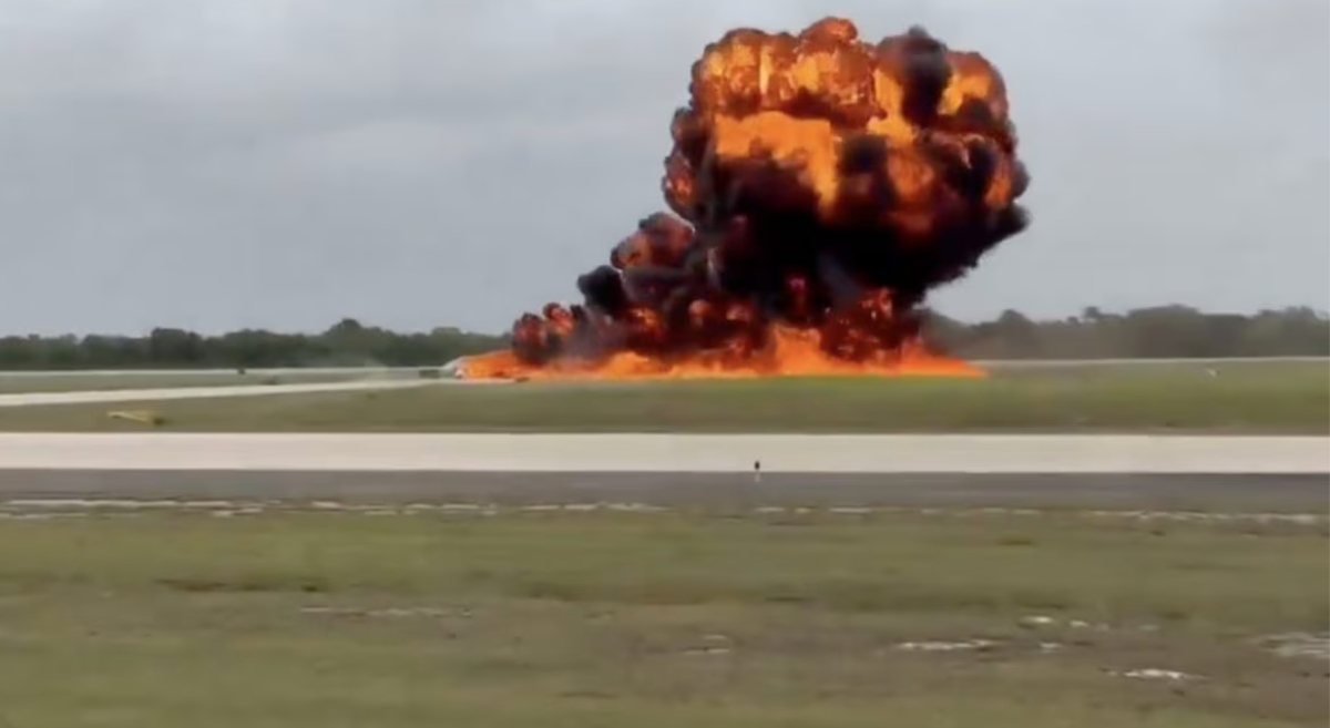 l8217aereo precipita e si schianta esplosione spaventosa bilancio drammatico il video da Tvzap.it l8217aereo precipita e si schianta esplosione spaventosa bilancio drammatico il video