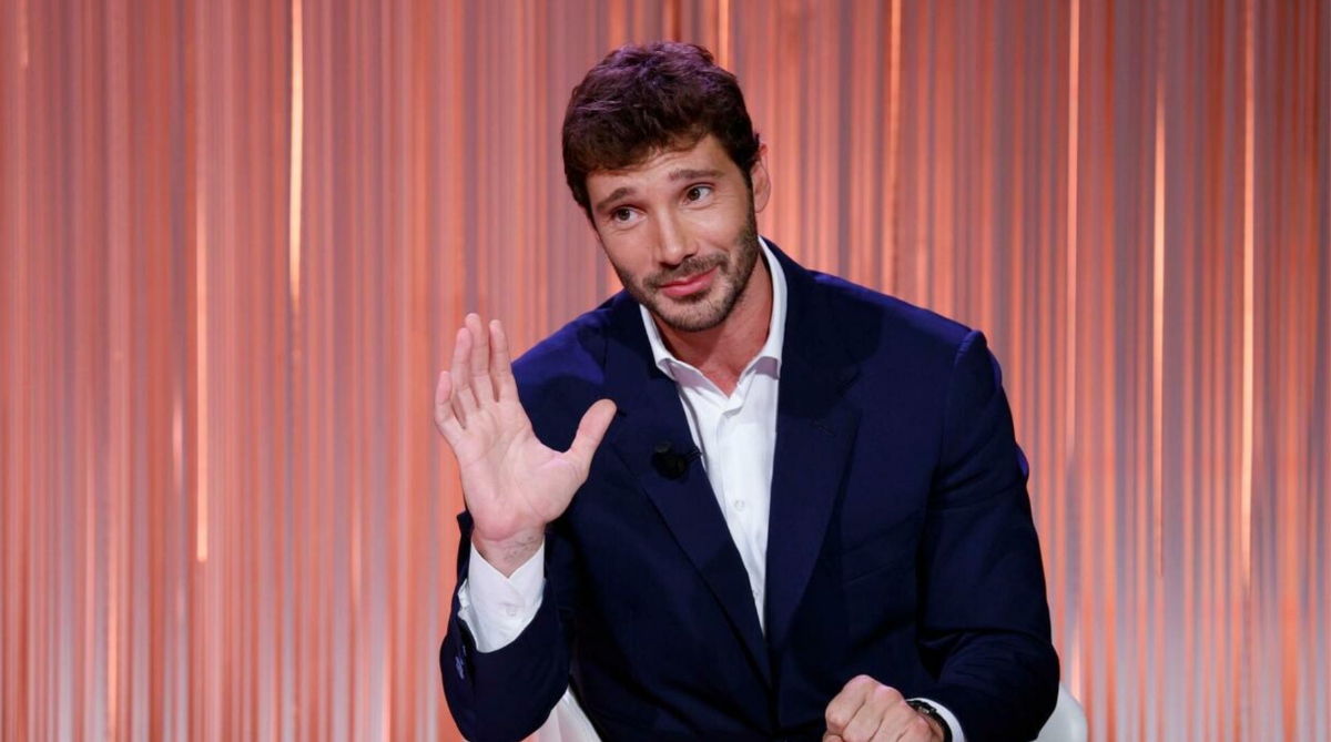 la novit224 in amore sotto gli occhi di tutti stefano de martino in vacanza con lei inseparabili da Tvzap.it la novit224 in amore sotto gli occhi di tutti stefano de martino in vacanza con lei inseparabili