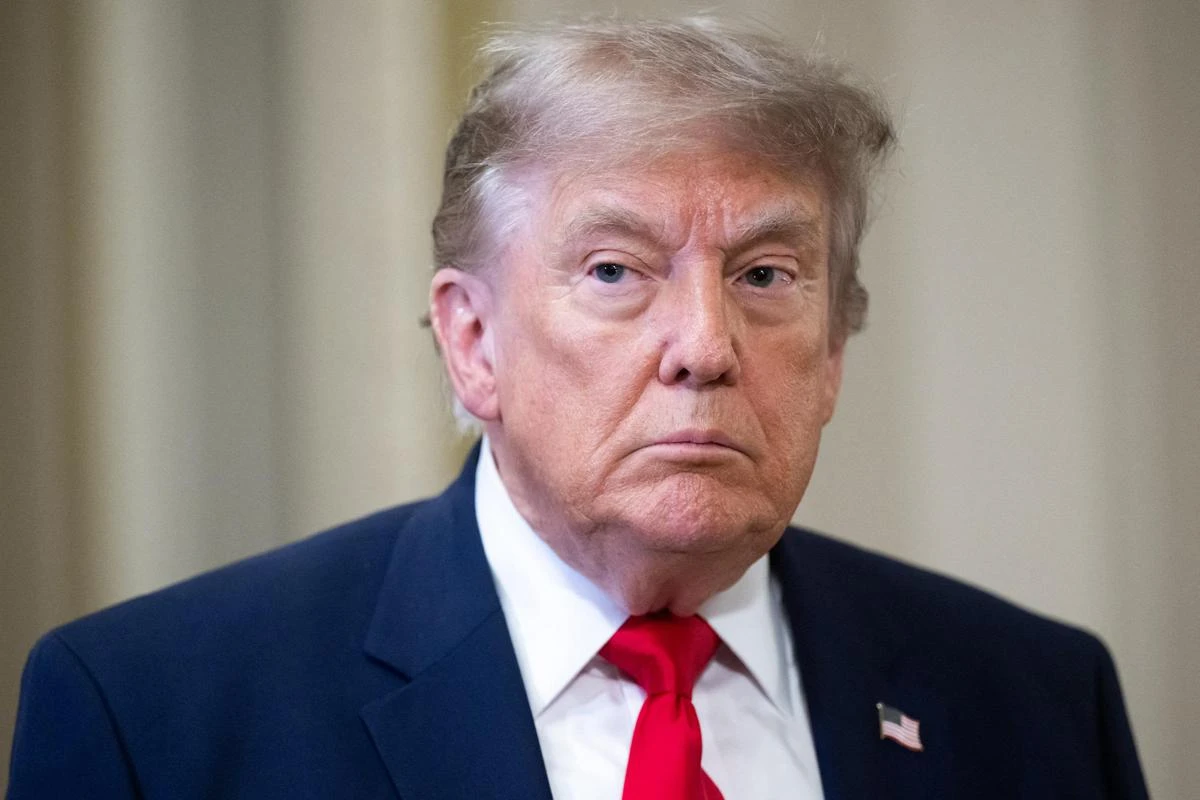 Donald Trump durante un intervento pubblico negli Stati Uniti