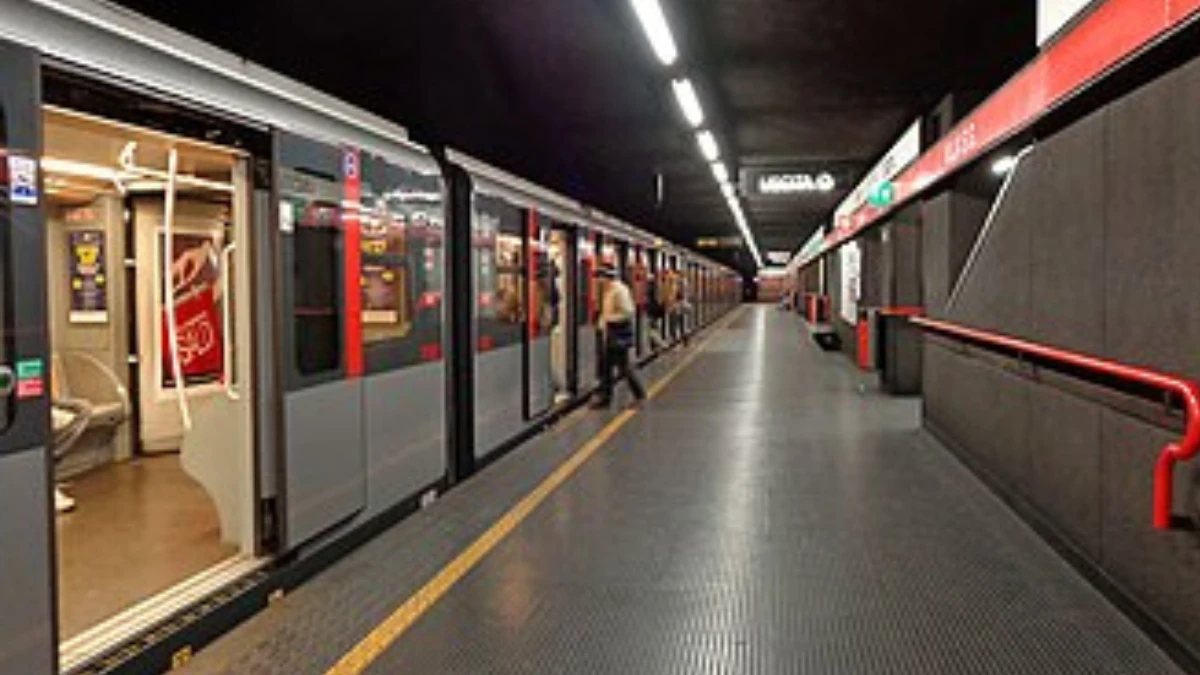 uomo massacrato a calci davanti a tutti in metro in italia furia omicida da Tvzap.it uomo massacrato a calci davanti a tutti in metro in italia furia omicida