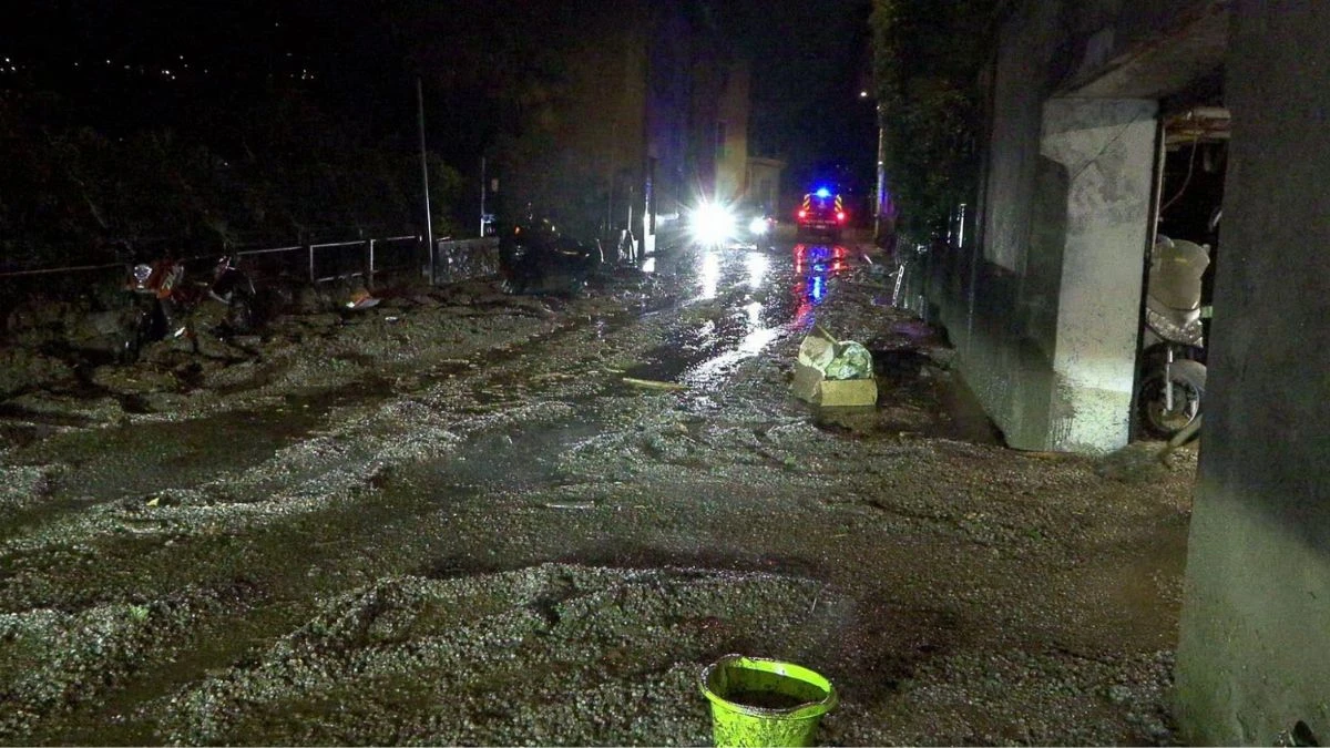 Colata di fango e detriti sulle strade di Blevio dopo il nubifragio