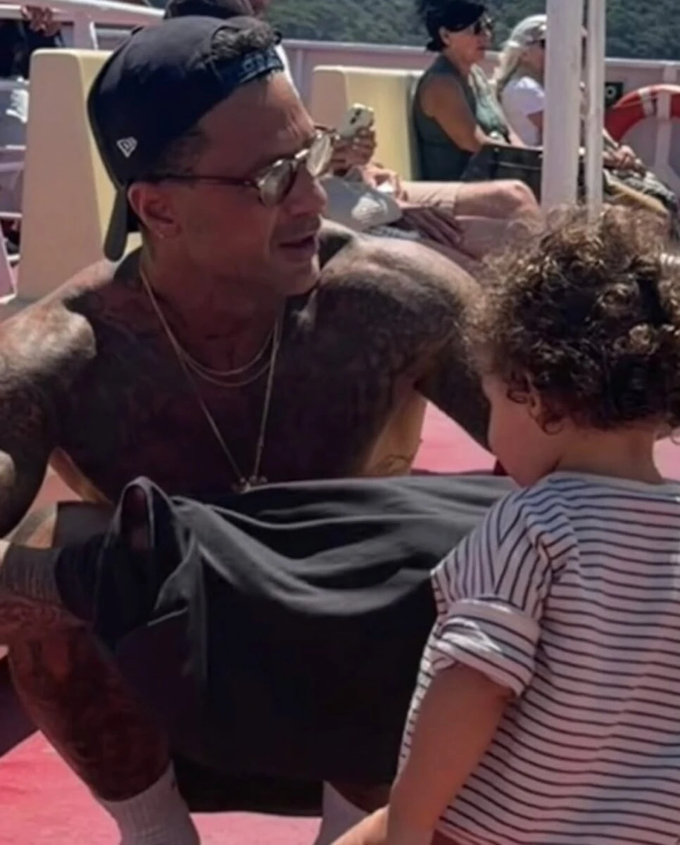 Thiago, secondogenito di Fabrizio Corona, in uno scatto fotografico