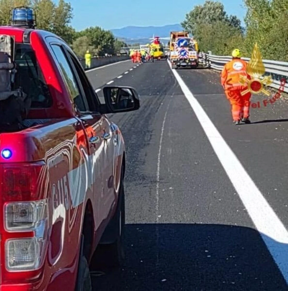 Intervento dei soccorsi e gestione del traffico dopo incidente in autostrada