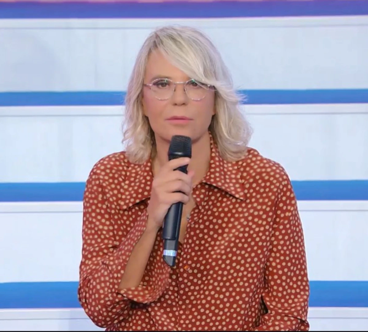 Maria De Filippi durante una puntata televisiva