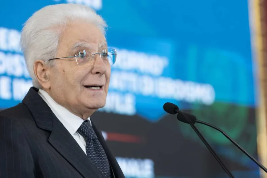 Sergio Mattarella durante una riunione del Consiglio Supremo di Difesa