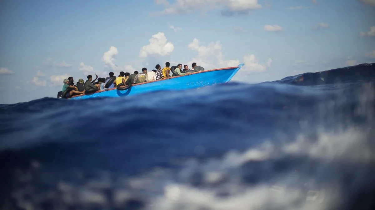 Migranti in mare durante le operazioni di soccorso nel Mediterraneo