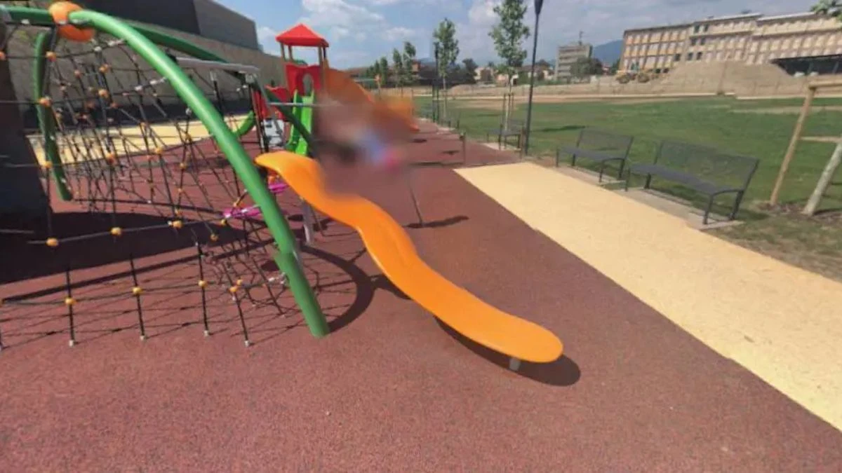 aiuto ma cosa fai bimbo piccolissimo strangolato nel parco italiano da Tvzap.it aiuto ma cosa fai bimbo piccolissimo strangolato nel parco italiano