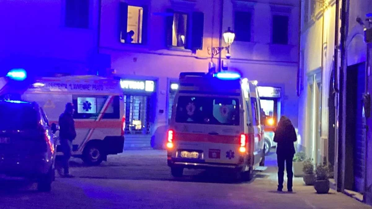 Prato, intervento dei soccorsi nella notte dopo la caduta di una ragazza dal terrazzo
