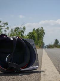 Scontro tra auto e moto sull'Appia a Monte San Biagio: morto un motociclista, strada chiusa