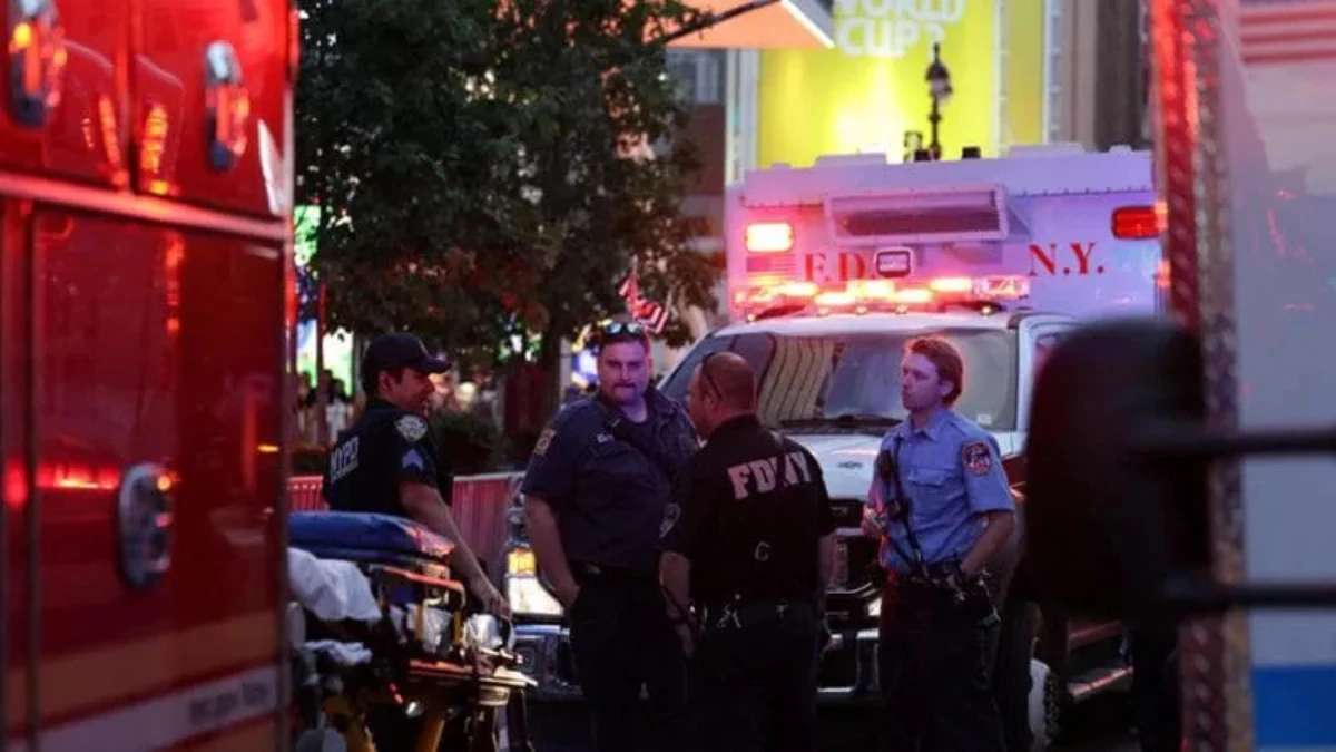 Intervento delle forze dell’ordine alla Penn Station di New York dopo un accoltellamento