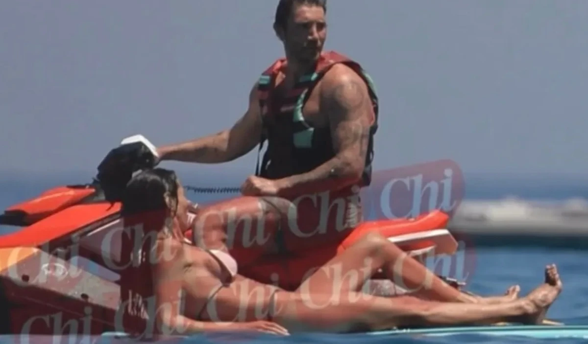 Stefano De Martino e Gilda Ambrosio fotografati insieme in vacanza