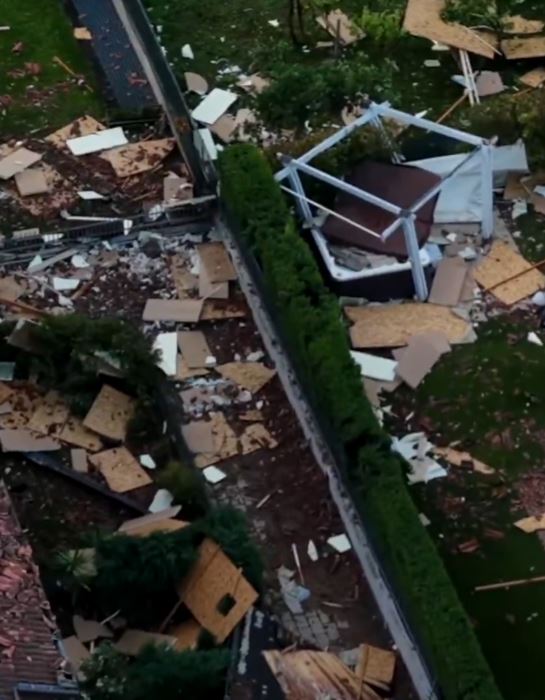 Maltempo in Veneto, vento violento scoperchia i tetti: danni a Bussolengo (VIDEO)