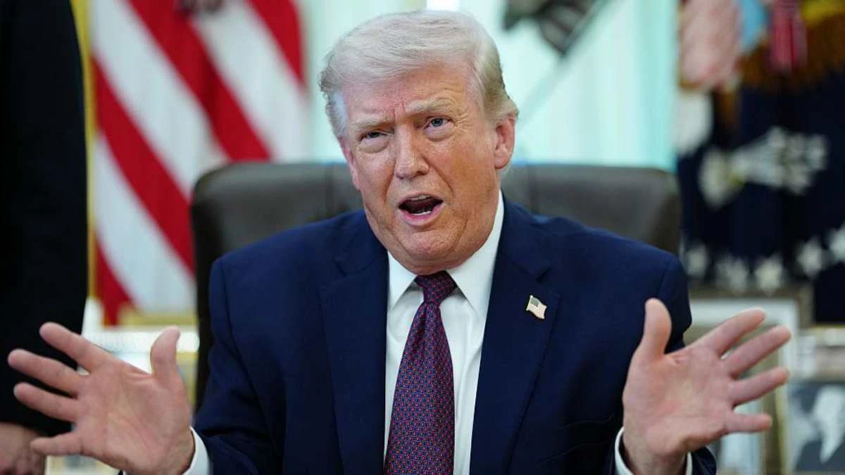 Donald Trump durante un intervento pubblico negli Stati Uniti