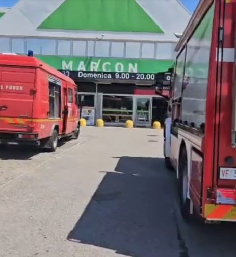 Leroy Merlin evacuato a Marcon: 30 persone accusano malori, ipotesi sostanza irritante nell’aria,