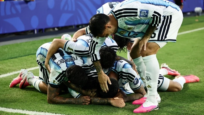 Lionel Messi in azione contro Capo Verde ai Mondiali