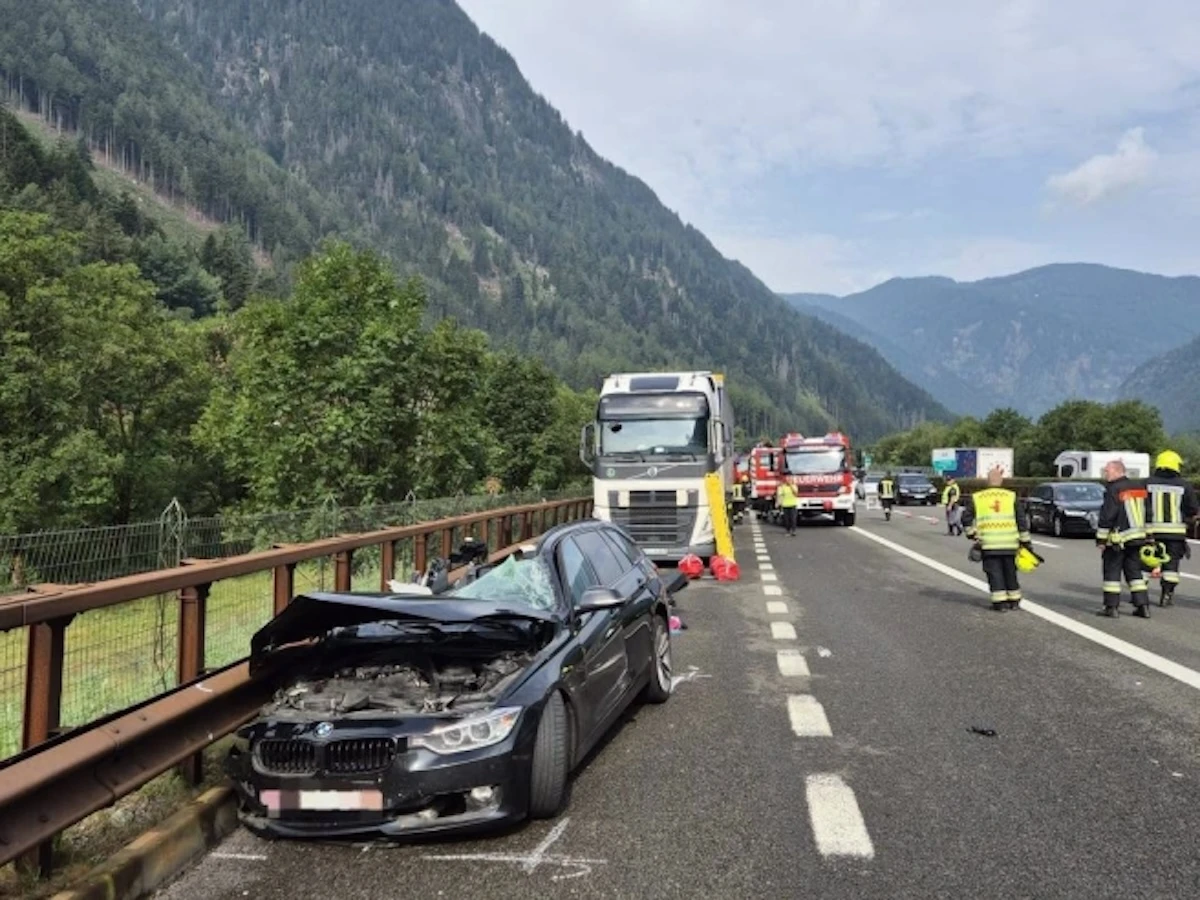 Mezzi di soccorso intervenuti dopo il grave schianto sulla A22