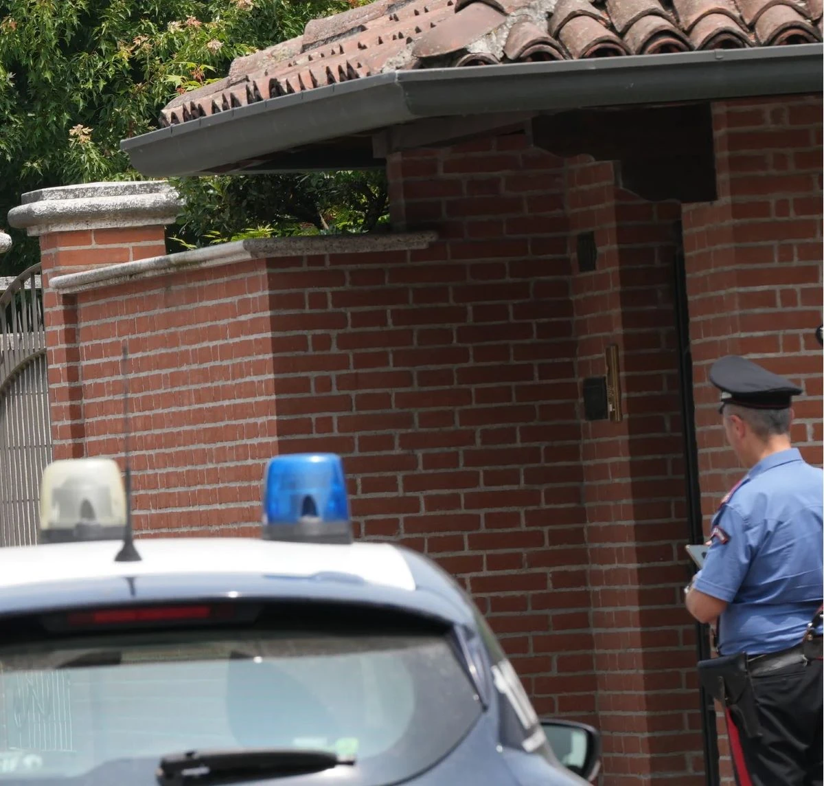 Carabinieri impegnati in attività investigative sul caso di Garlasco