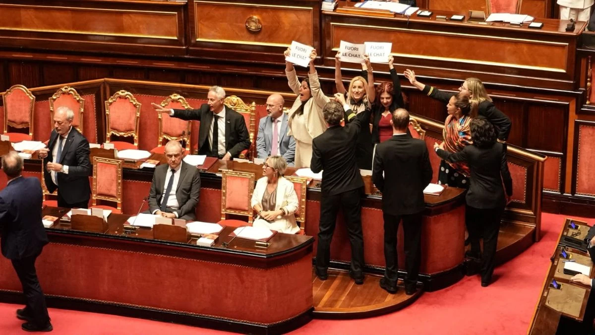 Aula parlamentare durante una seduta